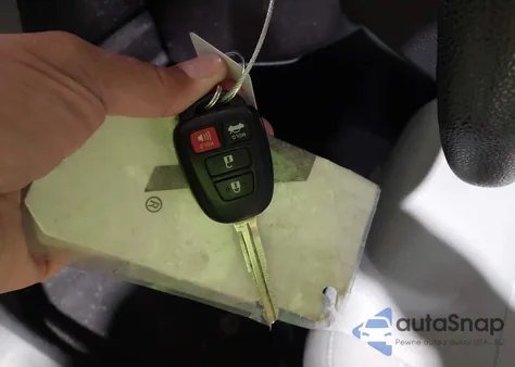 2016 Toyota Corolla Le z USA, uszkodzony, nr VIN 2T1BURHE6GC575883